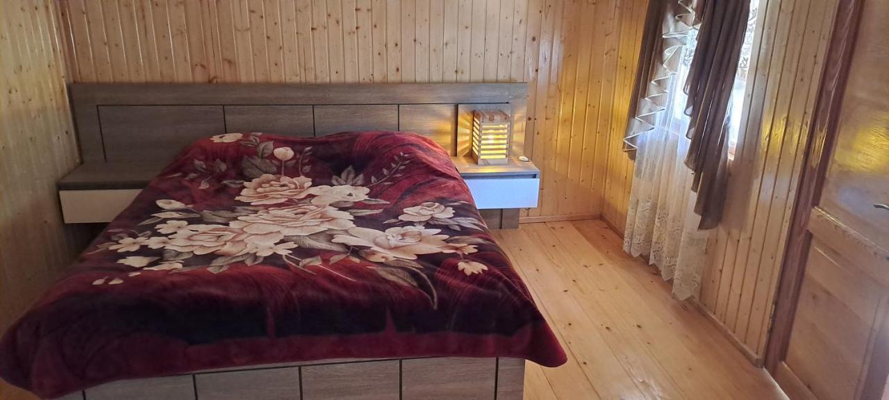 Guest House Lailashi Surmushi Eksteriør billede