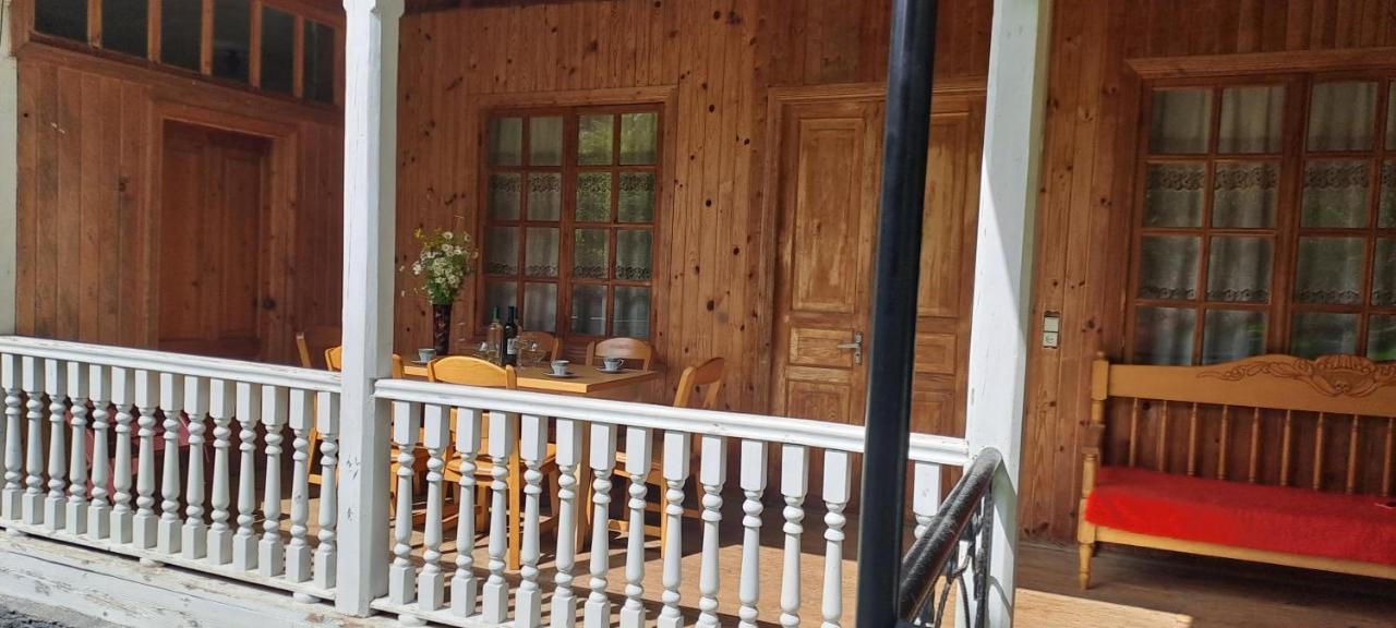 Guest House Lailashi Surmushi Eksteriør billede