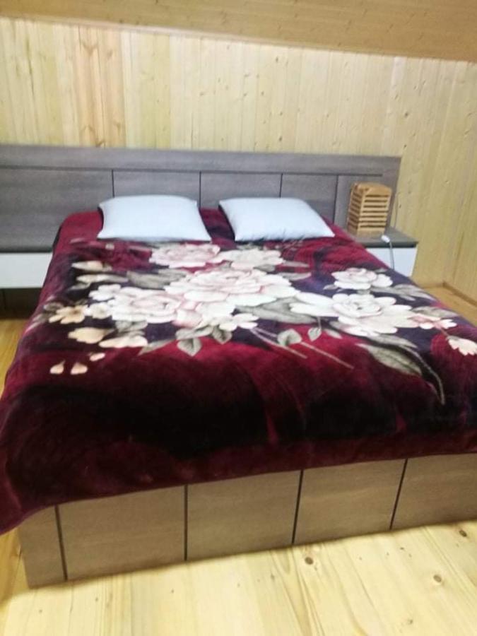 Guest House Lailashi Surmushi Eksteriør billede